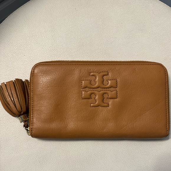Tory Burch Handbags - TORY BURCH WALLET BAG ZIP AROUND BROWN PEBBLED LEATHER GOLD HARDWARE
